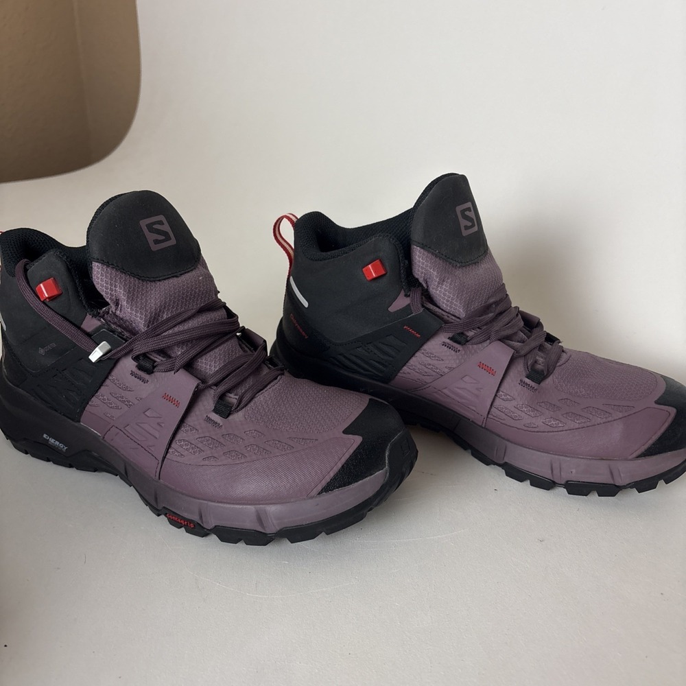 Salomon womens 9 Odyssey Mid GTX Hiking Boots Goretex Contagrip sole purple